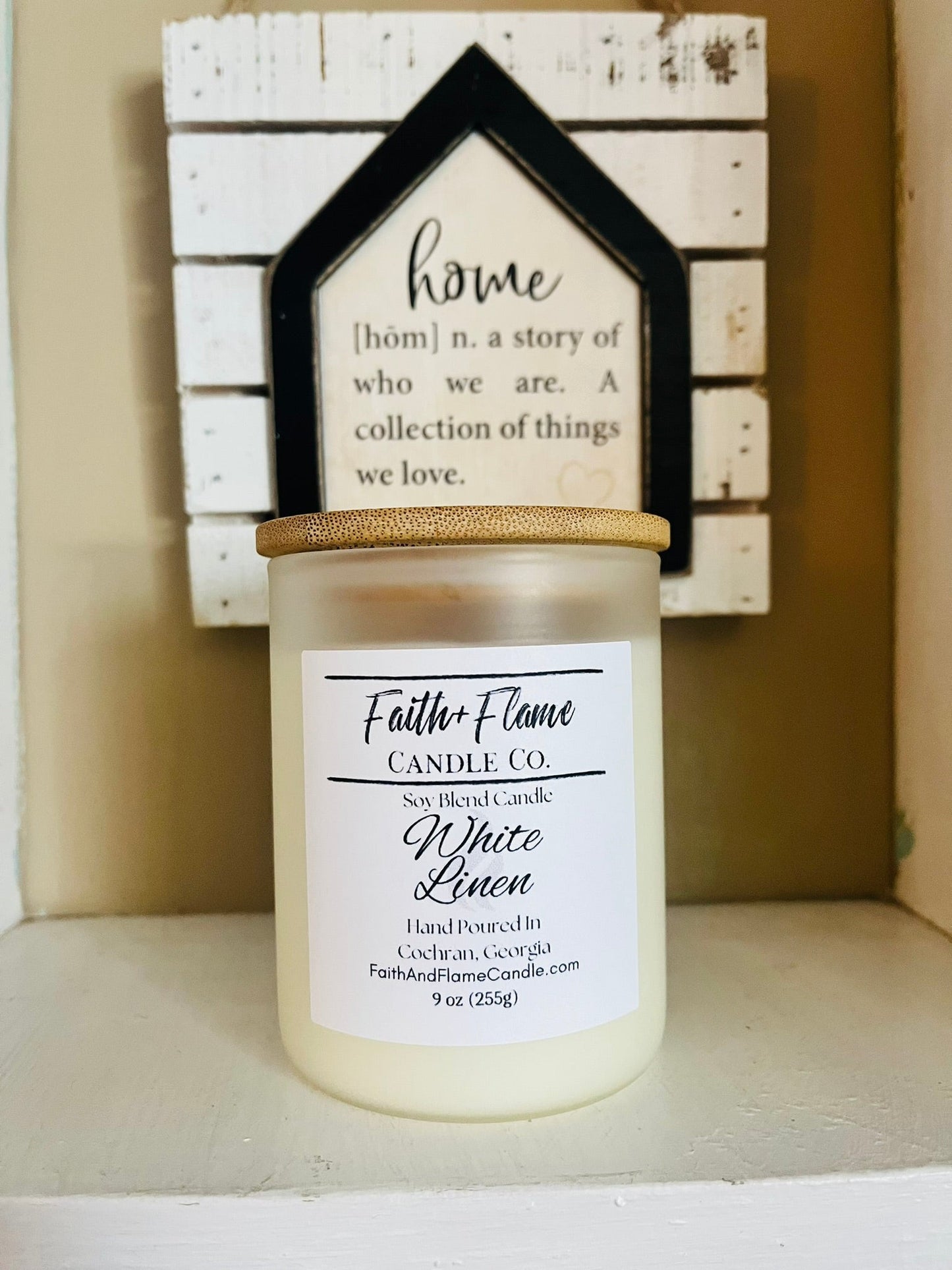 White Linen 9oz Frosted Glass Soy Blend Candle With Bamboo Lid